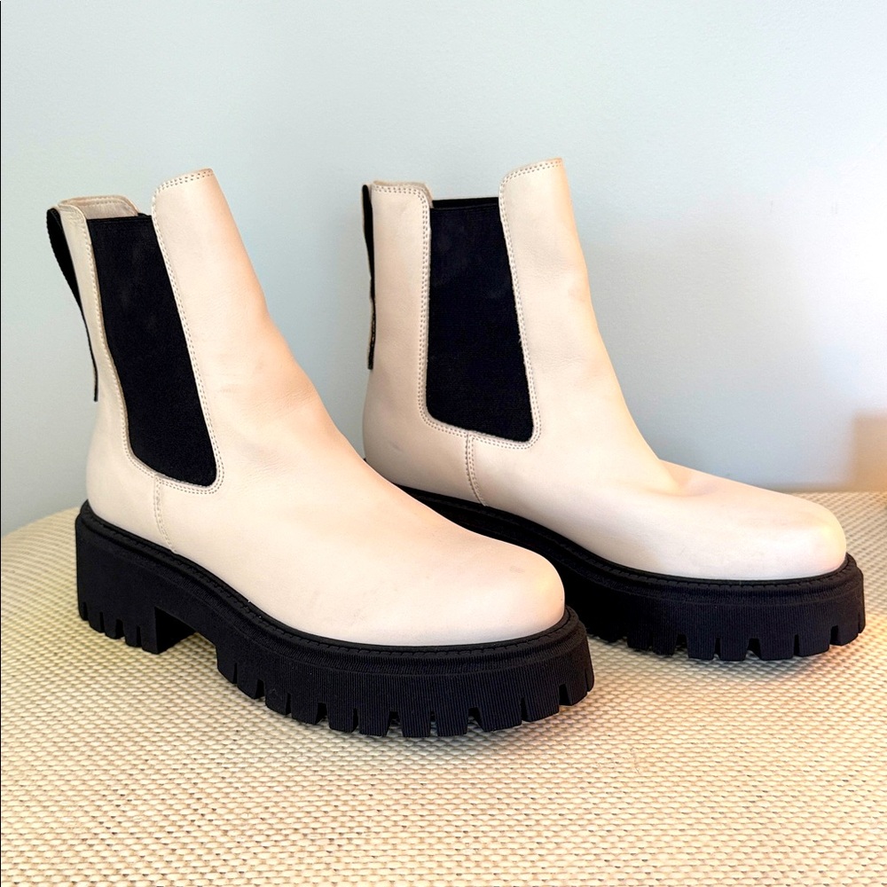 ALDO Women's Cream and Black Chunky Chelsea Boots